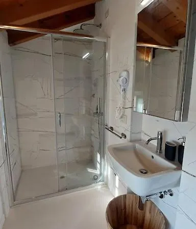 Sui Tetti Di Valeggio - Apartament