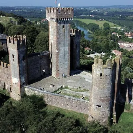 Appartamento Sui Tetti Di Valeggio -